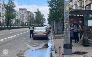 Оставили авто возле остановок общественного транспорта: в Киеве наказали «героев парковки»