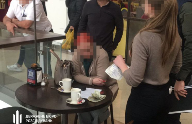 На Львовщине разоблачили чиновницу медучреждения, которая за $7000 делала уклонистов «инвалидами»