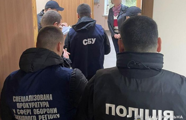 Помогала уклонистам: на Хмельнитчине на взятке погорела голова ВВК