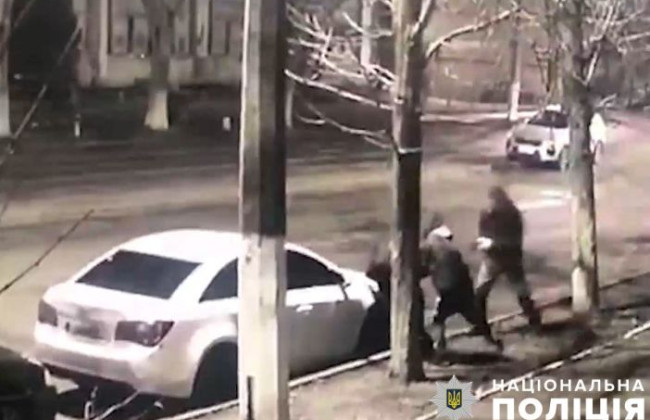 Ударили военнослужащего кирпичом по голове и ограбили: в Киеве будут судить злоумышленников