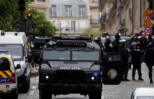 «Месть за брата»: в Париже в консульстве Ирана задержали мужчину, который угрожал взорвать себя