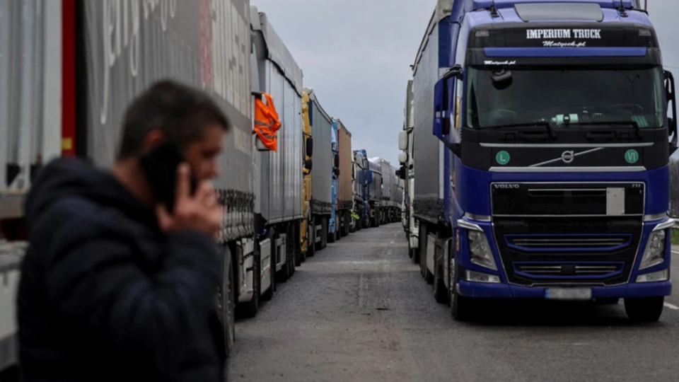 У системі митної служби Польщі стався збій – рух вантажівок сповільнено