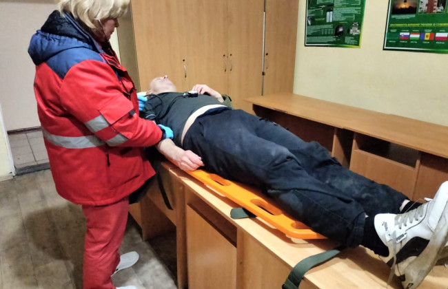 Пограничники разыскали уклониста, который бежал в Молдову, однако по дороге травмировал ногу