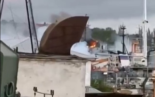 В Севастополі ракета влучила в корабель: відео
