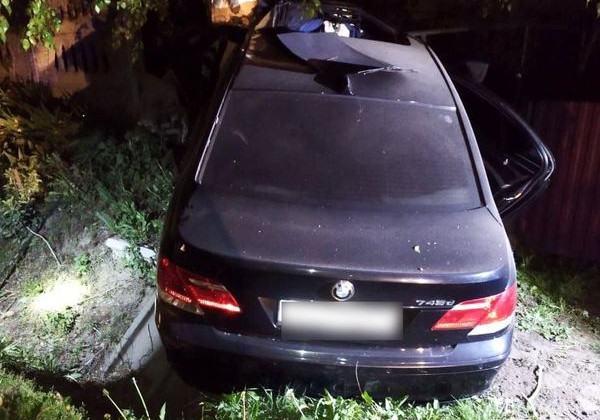 На Волыни 21-летний водитель врезался в дерево: 2 погибших, 1 пострадавший – в больнице