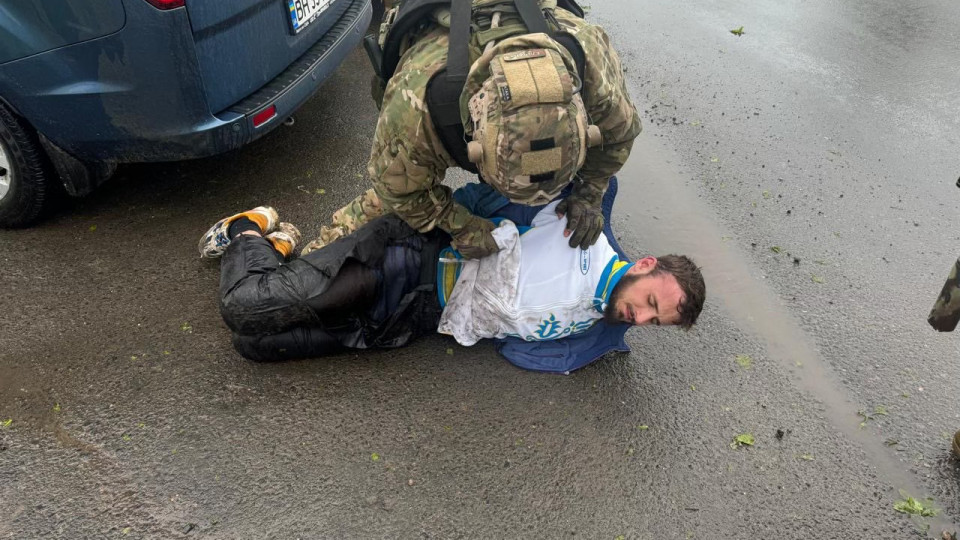 МВД показало видео из задержания нападающих на двух патрульных на Виннитчине