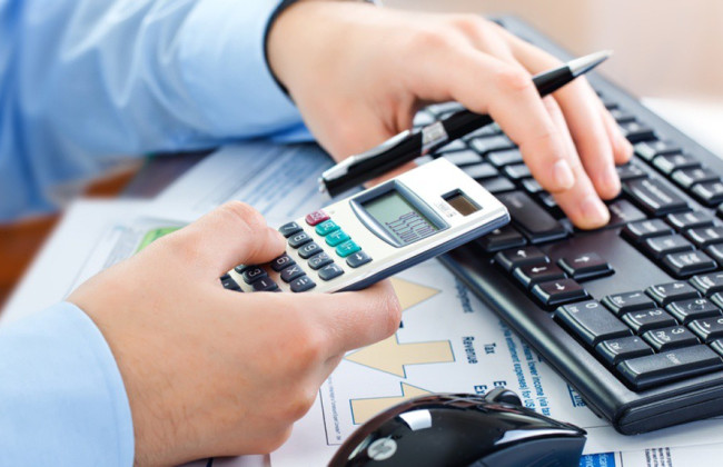 Как вернуть переплату НДФЛ, возникающую по результатам годового перерасчета: разъяснение налоговиков