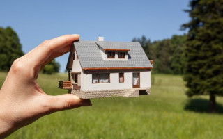 Юрлицо-«единщик» осуществляет строительство на собственном земельном участке: нужно ли платить земельный налог