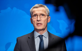 Затримка США військової допомоги Україні мала реальні наслідки на полі бою, — Столтенберг