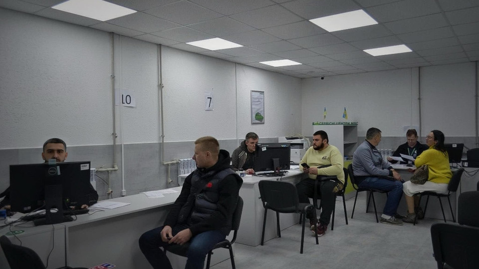 У Харкові відкрили перший в Україні сервісний центр МВС в укритті