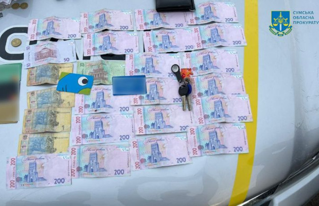 В Сумах директор фонда торговал удостоверениями участников благотворительной организации