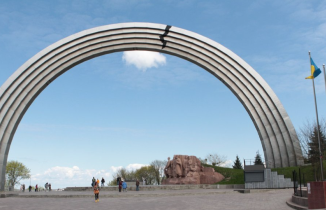 В КГГА выступили против демонтажа бывшей Арки дружбы народов: он может быть опасен