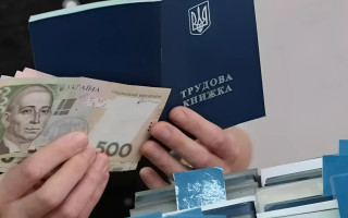 Пенсия в Украине: сколько стоит месяц страхового стажа в 2024 году
