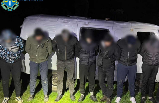 От 6000 до 9000 долларов с человека: на Буковине мужчина пытался незаконно переправить в Румынию 7 уклонистов