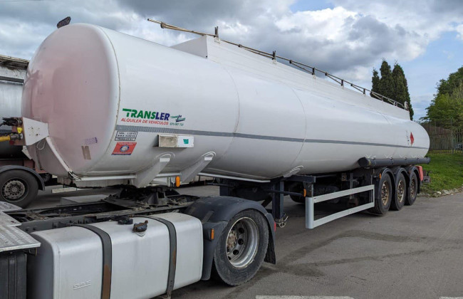 Рівненські бізнесмени «погоріли» на запасній декларації: митники вилучили цистерну для пального