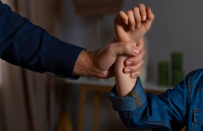 В Киевской области мужчине назначили общественные работы за избиение ребенка