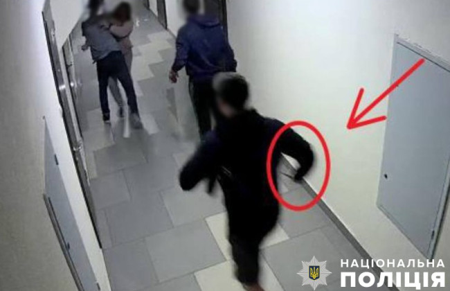 В Киеве нетрезвый мужчина во время драки ранил ножом противника