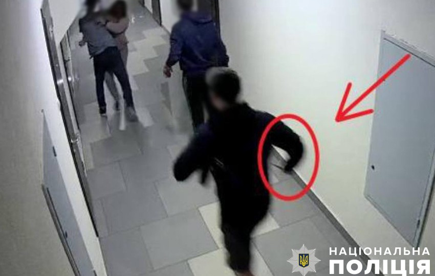 В Киеве нетрезвый мужчина во время драки ранил ножом противника