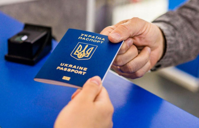Украинские мужчины с 18 до 60 лет не смогут получить паспорта за границей, - постановление Кабмина