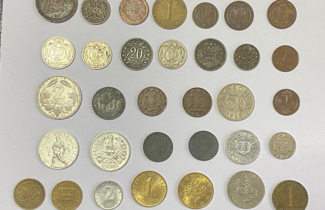 Вместо чая и конфет одесские таможенники обнаружили коллекцию монет из 85 стран мира