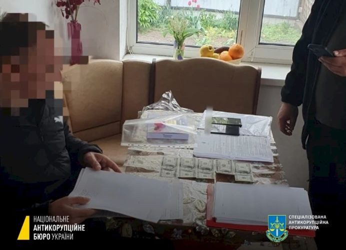 $2500 хабаря за зняття арешту з майна: на Дніпропетровщині викрили голову райсуду, фото