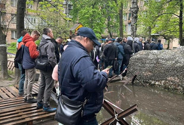 Возле ТЦК сейчас образовались очереди, но они работают 24/7, так что можно прийти в любое время, — Сухопутные войска