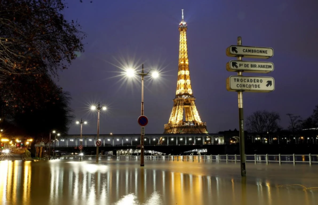 Во Франции рассматривают идею внедрения комендантского часа для несовершеннолетних