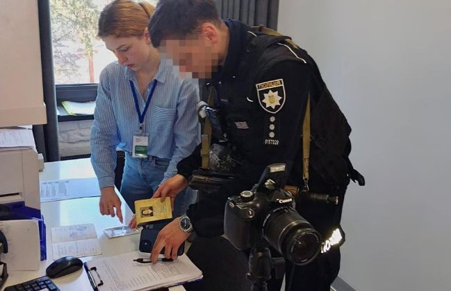 На Днепропетровщине мужчина четверть века ездил с поддельным водительским удостоверением