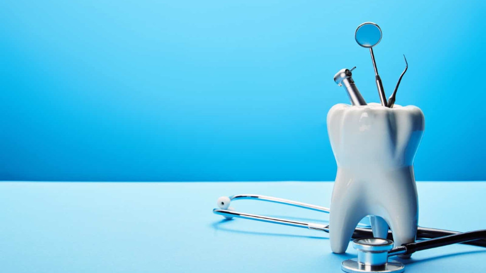 У Туреччині стоматолог вкрутив зубний імплант у череп пацієнта: деталі інциденту