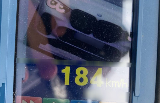 В Киеве патрульные зафиксировали автомобиль, водитель которого гнал почти 190 км в час