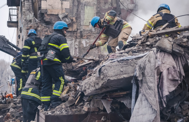 Что делать, если оказались под завалами вместе с ребенком: советы, которые могут сохранить жизнь