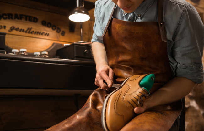 Украинцам объяснили, как защитить свои права при заказе услуг по ремонту обуви