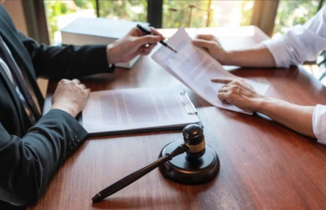 Гоструда объясняет, имеет ли право работодатель принуждать работать работника, которому объявлен простой