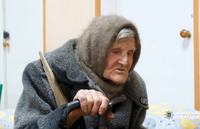 98-річна жінка пройшла пішки 10 км, щоб вийти з окупованої частини Донецької області, відео