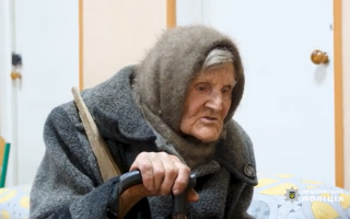 98-летняя женщина прошла пешком 10 км, чтобы выйти из оккупированной части Донецкой области, видео