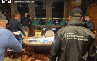 В одному бізнес-центрі в Києві викрили одразу і нелегальне казино, і шахрайський кол-центр