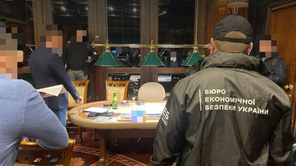 В одному бізнес-центрі в Києві викрили одразу і нелегальне казино, і шахрайський кол-центр