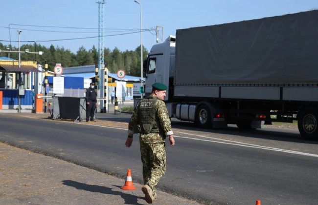 Перевозчики бьют тревогу: работники ТЦК забирают водителей фур с международных рейсов
