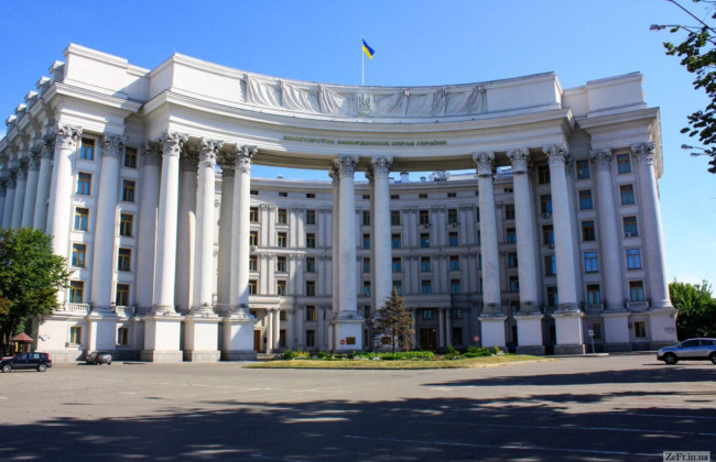 Мужчины призывного возраста могут получить консульские услуги, если уточнили свои данные, или в случае чрезвычайных обстоятельств, – МИД