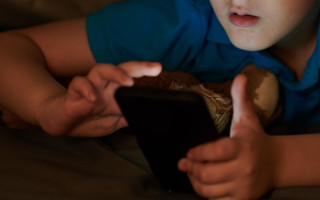 У випадку проживання дитини з матір’ю за кордоном, позов може бути забезпечено шляхом надання побачень батьку з дитиною за допомогою відеозв’язку, — суд