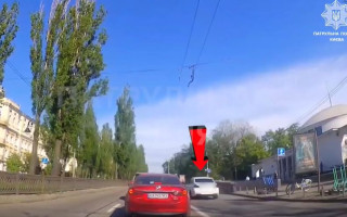 У Києві покарали водія BMW, який «летів» смугою громадського транспорту: відео
