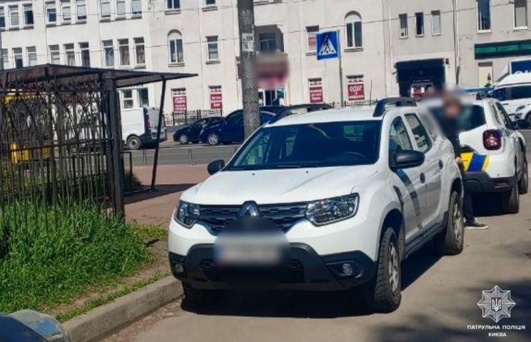 В Киеве мужчина забыл, где припарковался, и сообщил о угоне авто: на него вынесли постановление