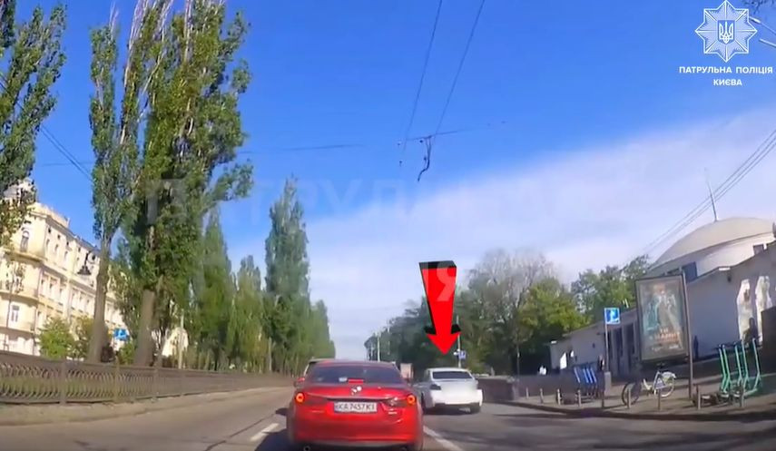 В Киеве наказали водителя BMW, который «летел» по полосой общественного транспорта: видео