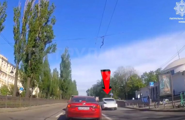 У Києві покарали водія BMW, який «летів» смугою громадського транспорту: відео