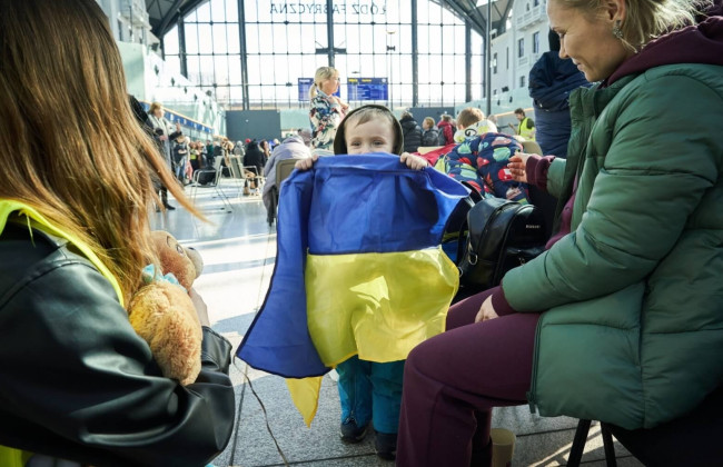 Польша продолжит выплаты украинским беженцам с детьми, но есть условие