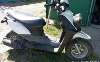 На Миколаївщині чоловік розібрав дах гаража місцевої та викрав мопед