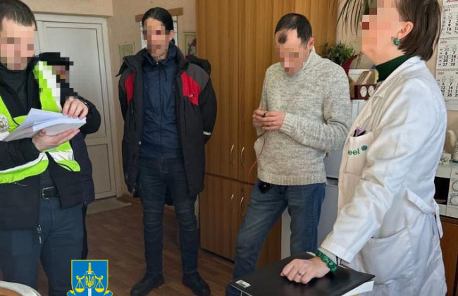 Фальшивые диагнозы для уклонистов за $3000: будут судить 10 врачей, двое из которых – председатели ВВК