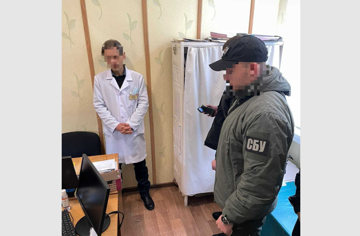 Обіцяв посприяти в отриманні групи інвалідності: на хабарі викрили лікаря з Рівненщини