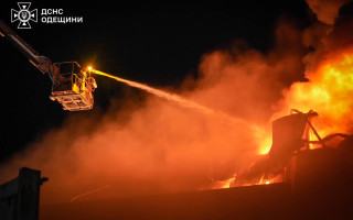 рф разрушила сортировочное депо и отделение Новой почты в Одессе