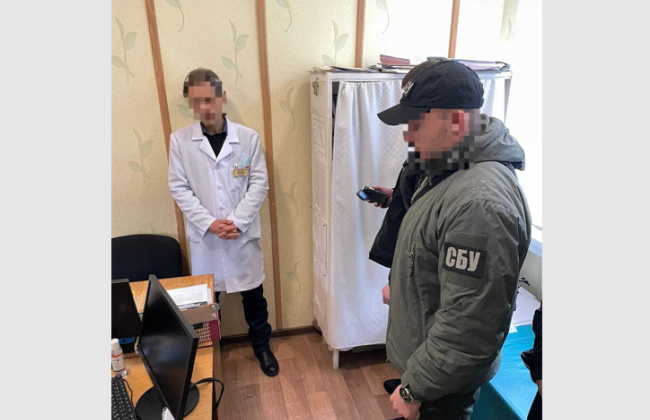 Обещал помочь в получении группы инвалидности: на взятке разоблачили врача из Ровенщины